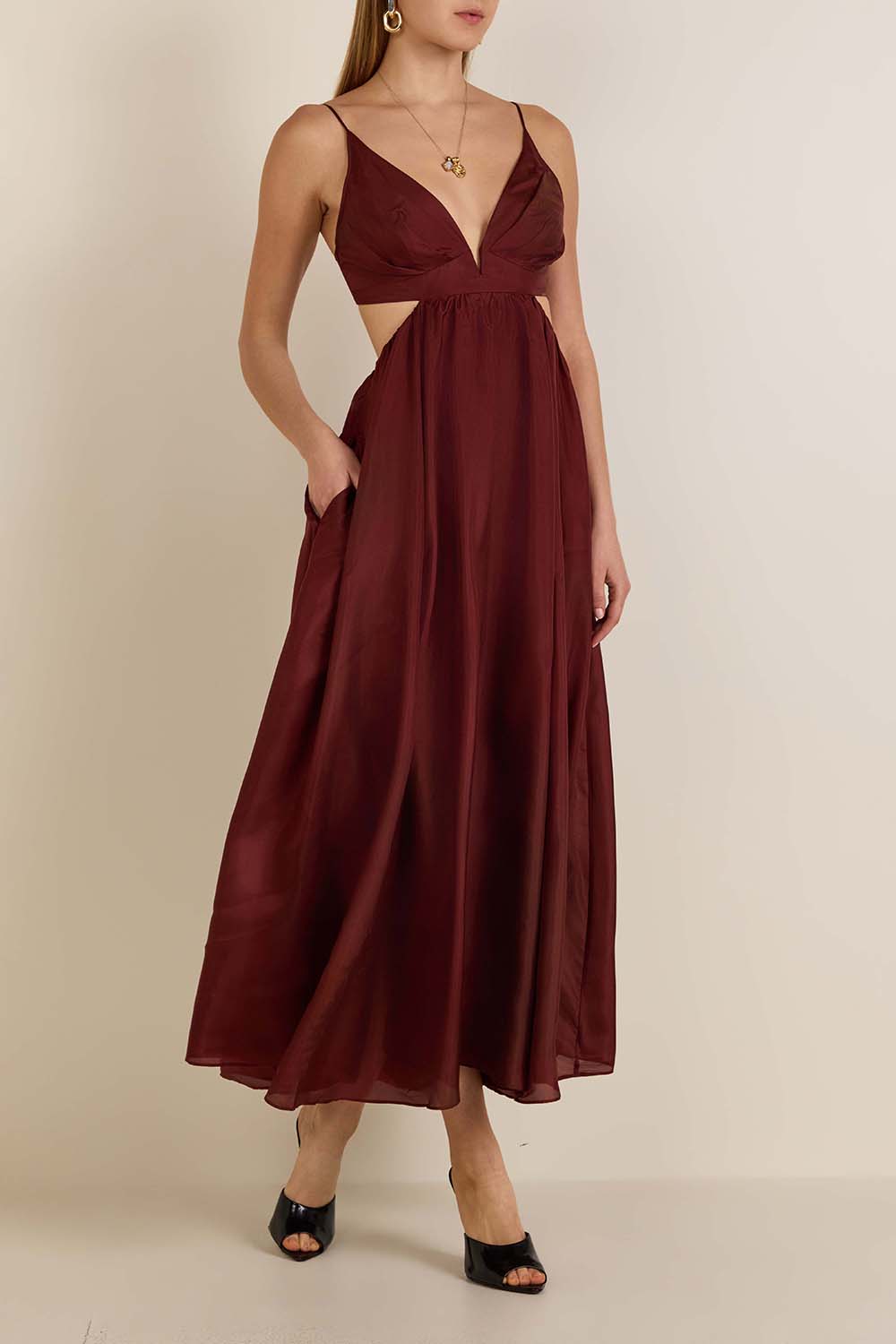 תמונת כל הלוק של שמלת מקסי משי